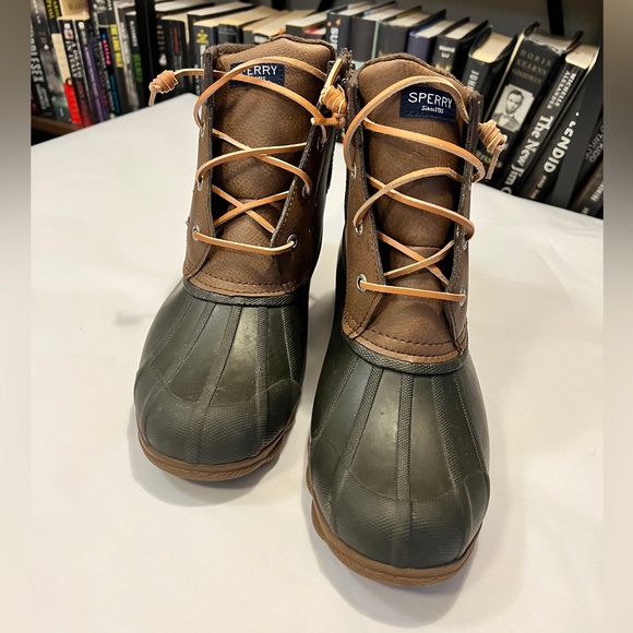 EUC Sperry Women's Saltwater Duck Boot - Picture 2 of 8